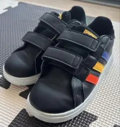 adidas ベルト付きスニーカー 黒/多色 値下げ