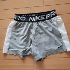 Nike Pro グレーショートパンツ