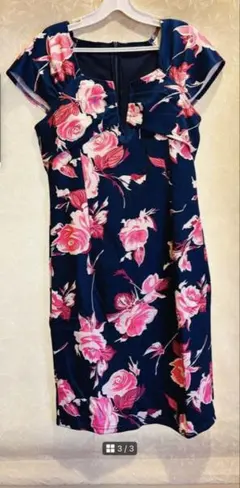 ピンクの花柄ネイビードレス 少しタイトフィット Lsize