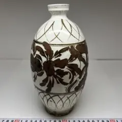 磁州窯 鉄絵 兎福 草花紋 小徳利 磁州窯 鉄絵 兎福 草花紋 小徳利 - メルカリ