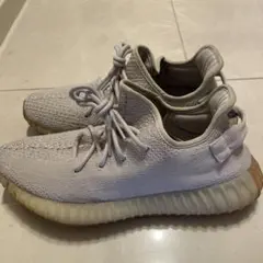 adidas YEEZY BOOST 350 V2のサムネイル