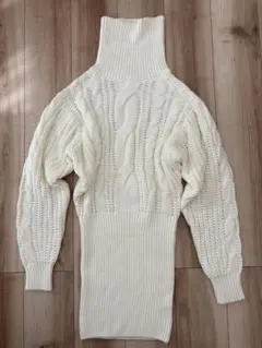 GYDA アイボリー ケーブルニット ハイネック