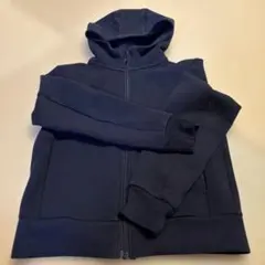 UNIQLO 黒フルジップパーカー 140