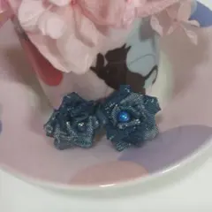 【お値下げ中！】つまみ細工 バラのピアス