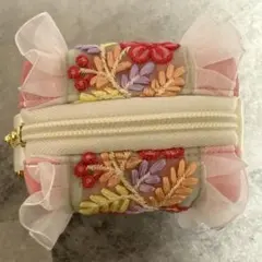 インド刺繍リボン　キャラメルポーチ　フリル