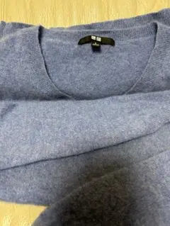 ユニクロ　カシミアＶネックセーター