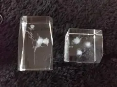 クリスタルオブジェ2個、回転台セット