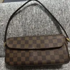 Item thumbnail for item 8e288f4c-12a8-4996-9f2d-55bdc8dfeea1