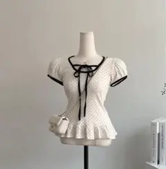 ドットリボンフリルトップス クリーム色のサムネイル