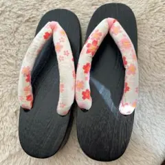 花柄鼻緒の下駄　23〜24.5