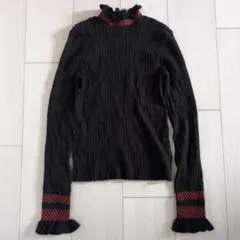 フリルネック黒リブ編みセーター