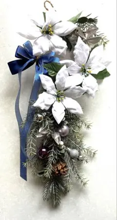 クリスマスリースA 白いポインセチアとブルーのリボン　造花　インテリア