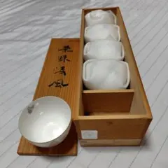 【新品、未使用】蝶模様の湯飲み5個セット