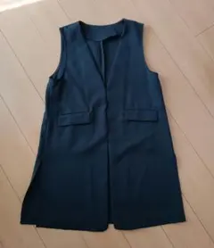 ネイビーノースリーブジレ