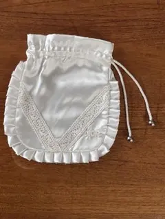 Dior フリル付きホワイトポーチ