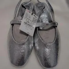 ★ZARA★新品未使用★メタリック　シルバー　サンダル　人気