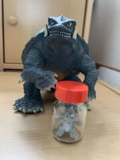 希少☆小瓶入りミニラと1996年BANDAI ガメラソフビフィギュア
