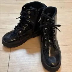 H&M ブラック パテント調 レースアップブーツのサムネイル