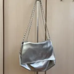 シルバー レザー フラップショルダーバッグ