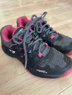 テニスシューズ 女性用 黒/ピンク