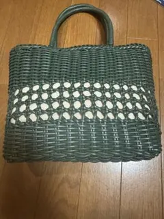 緑色かごバッグ