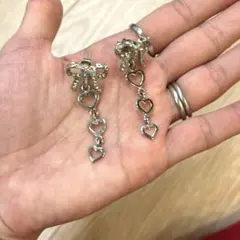 リボンとハートのデザインピアス