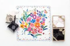 Classics The Small Luxury ハンカチ 刺繍のサムネイル