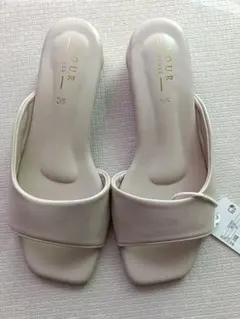 【新品未使用】ベージュサンダル 38サイズのサムネイル
