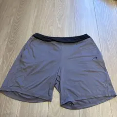 adidas グレー ショートパンツ
