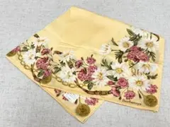 【未使用品】 バーバリー　ハンカチ　大判　花柄　イエロー　綿100％