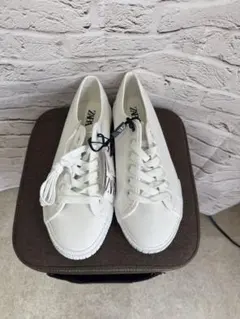 【新品】ZARA スニーカー ホワイト 39(G-9)のサムネイル