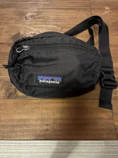 patagonia ボディバッグ 黒 1L - メルカリ
