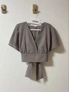 one way バックリボンショート丈トップス