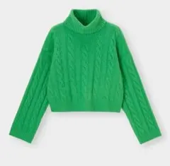 GU　パフィータッチクロップドタートルネックセーター