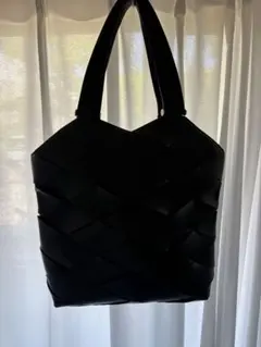 Charles & Keith 黒の編み込みデザイントートバッグ