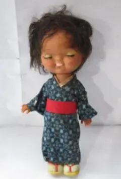 青色花柄着物の人形