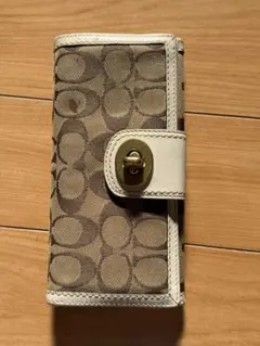 コーチ 二つ折り長財布 モノグラム柄