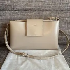 anemone様ヤーキ　美品グレージュショルダーバッグ マグネットフラップ付き