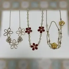 しまむら　フラワーモチーフ　ネックレス　３点セット（白・赤・黄）