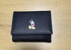 ミッキー刺繍の黒い三つ折り財布