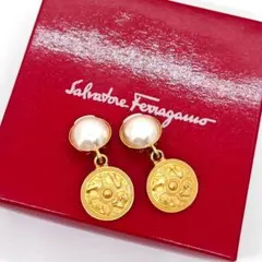 美品✨サルヴァトーレフェラガモ イヤリング パール 大ぶり ハイヒール メダルのサムネイル