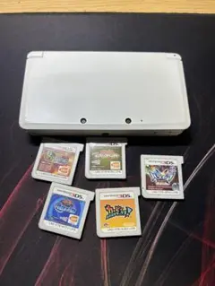 ニンテンドー3DS ホワイト 本体とゲームカード5枚セット