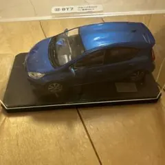 ミニカー ブルーメタリック 12 8T7 トヨタ アクア