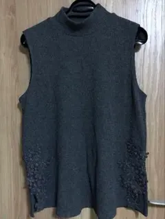 新品未使用タートルネックベスト