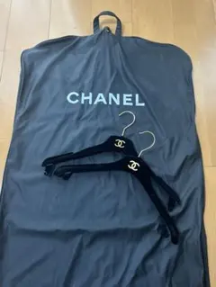 CHANEL ベルベットハンガー 3本セット CHANEL - CHANEL ハンガー 3本セットの通販 by .｜シャネルならラクマ