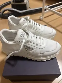 PRADA プラダ　スニーカー メンズ　美品　三角エンブレム　ルイヴィトンのサムネイル