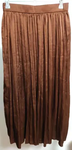GLOBAL WORK 光沢ブラウン 細プリーツロングスカート Mサイズです。