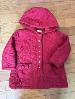 ファミリア　赤いキルティングコート フード付き