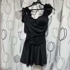 フリル付き黒ワンピース水着