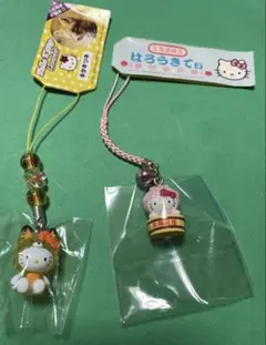 ご当地キティ 北海道限定 キタキツネ ・ハローキティ樽に入ったストラップ 根付け